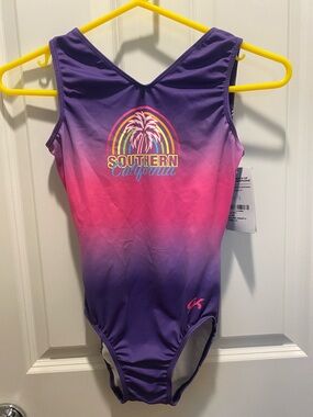 GK Pink and Purple Gradient Leo NWT